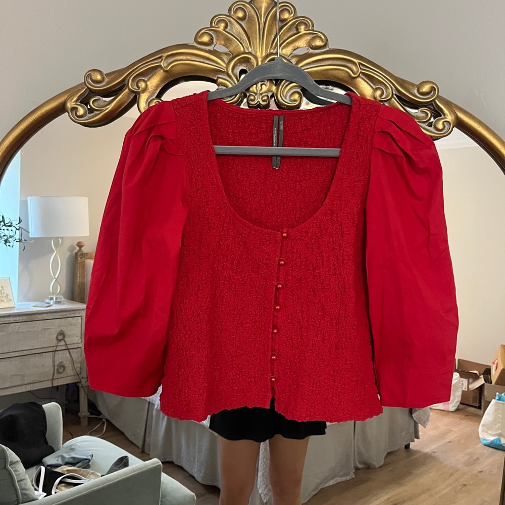 Red Anthropologie scrunch top with button front
